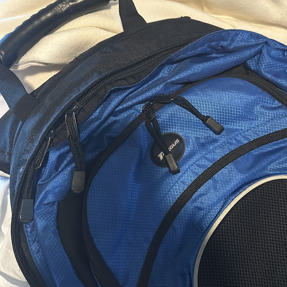 Targus backpack navy blue/black padded back and adjustable straps - Picture 2 of 8